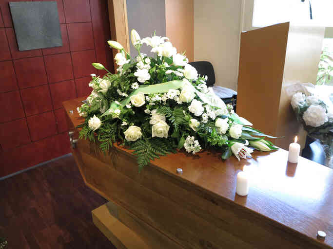 Jakie kwiaty wybrać na pogrzeb bliskiej osoby?